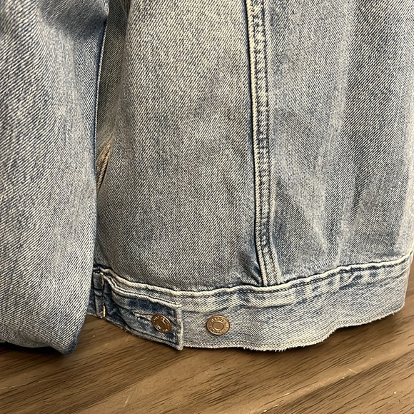 GAP DENIM JEAN JACKET DISTRESSED. WOMENS SIZE SMALL - Picture 10 of 17